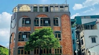 ĐẸP. Cho thuê nhà mặt phố Trung Kính 90mx4T,10m MT ngay ngã tư phố!!!