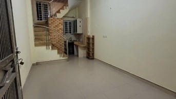 Cho thuê nhà phố Đội Cấn, gần chợ Ngọc Hà, 3 tầng, DT sử dụng 60m2