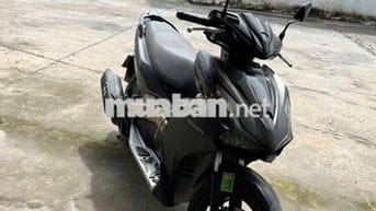 Bán xe máy tay ga AB hiệu Honda đời 2020 màu đen.