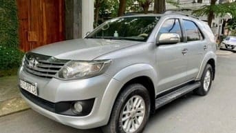 Bán xe đang sử dụng hiệu Toyota Fortuner bản V