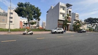 Bán 2 miếng đất 180m2, full thổ cư, hẻm xe hơi rộng rãi đường Tây Lân,