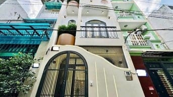 Vị trí gần Vạn Hạnh Mall. Nhà 49m² hẻm 4m, xây 1 trệt 3 lầu, sổ riêng