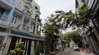 Bán nhà trệt 2 lầu sân thượng, sổ hồng, 80m2 chính chủ tại Nhà Bè.