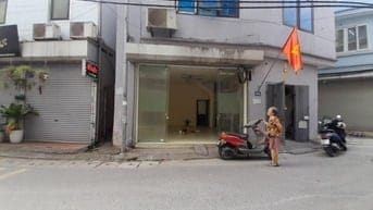 Cần cho thuê cửa hàng mặt phố Chùa Quỳnh, số nhà 161, gần ngã ba