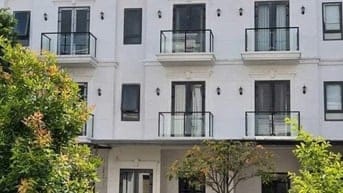 Cho thuê nhà 3 tầng Sim City Q.9 - TP. HCM, DT đất 80m2, 5 PN, 6 WC