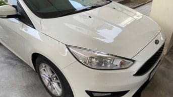Bán gấp Ford Focus Sedan 2017 Trend màu trắng 25000 km 380 triệu
