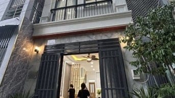 Bán gấp nhà ở đường Nguyễn Xuân Phụng, phường 2, quận 6, giá 2 tỷ 050 