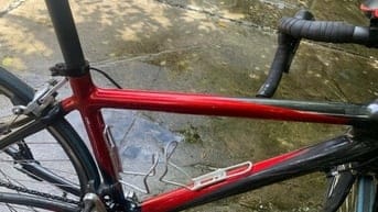 Xe đạp thể thao mới 95%, 1 chiếc màu trắng th,1 chiếc màu đỏ tay cong.