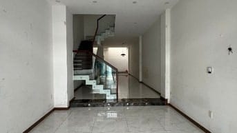 Bán nhà đường số gần chợ Tân Qui Quận 7