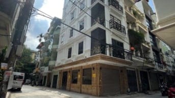 Bán nhà KBT 4,5T 40/60m2 lô góc 2 mặt vỉa hè ô tô đỗ tránh