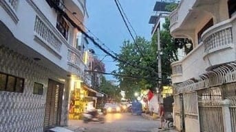HOT! Nhà 4 tầng đường 8m 69 Nguyễn Gia Trí (D2) khu sầm uất