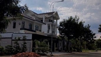 BÁN NHANH CẶP GỐC MT ĐƯỜNG LONG HẬU 40M,CÔNG CHỨNG SANG TÊN NGAY.