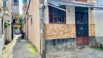 Cho Thuê Nhà Đúc Nhỏ Biệt Lập : sát đường Âu Cơ gần Lạc Long Quân