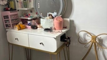 Thanh lý bộ bàn trang điểm còn rất mới 