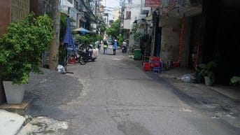 Bán Nhà : hẻm 6m đường 3 tháng 2 - P.12 , Q.10, Tp.HCM - dt:4x20m + 2L