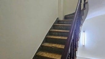 Cho thuê nhà mặt ngõ kinh doanh cửa hàng được, số 101 Ngõ Trung Tả