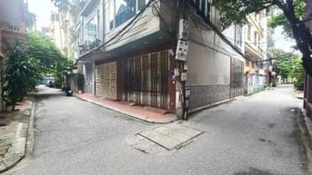 BÁN NHÀ PHÂN LÔ TRẦN QUỐC HOÀN, Ô TÔ VÀO NHÀ, DÂN TRÍ CAO, DT 55M2, MT