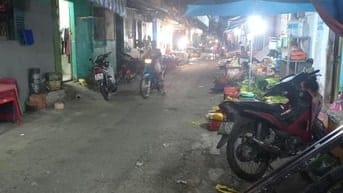 Nhà ngay chỡ đêm, đường xe tải 