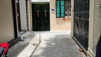 6 Tầng thang máy DT 45m2 nguyễn văn huyên 13,5 Tỷ