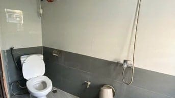 Cho thuê nhà nguyên căn ngõ gốc đề 3 phòng ngủ vệ sinh khép kín 