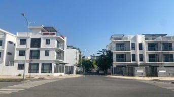 Bán đất đường 9A rộng 30m KDC Phước Thiện dt 160m2 giá 90tr/m2