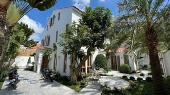 BÁN  BIỆT THỰ HẺM XE HƠI NGAY HOÀNG HOA THÁM, P.7, BT,14X17m, 3 Lầu.