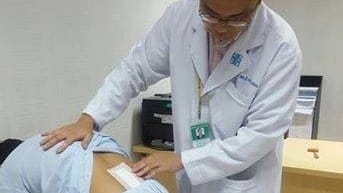 Bs châm cứu, tập vật lý trị liệu chữa liệt, cơ xương khớp tận nhà HCM