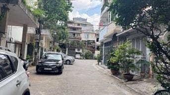 Bán nhà  Đê La Thành, Đống Đa, Dt 60m2, 5t, thoáng trước sau.