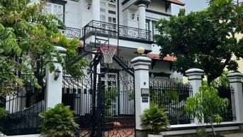 Bán Villa 2MT Quận 7 hướng Đông Nam, DT 9 x 18.6m, nhà 3 tầng 18.5 tỷ 