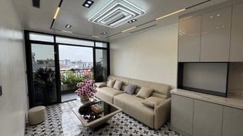 Hiếm - Nhà 7 tầng- Thang Máy - Ô tô ngủ trong nhà