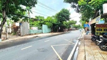 Nhà bán một lầu mặt tiền đường vị trí mua bán kinh doanh đa ngành nghề