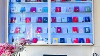 Tủ treo trưng bày sản phẩm có đèn led