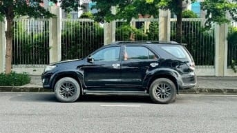 Toyota Fortuner 2.5G màu đen máy DẦU 2016 biển 30E/5 số