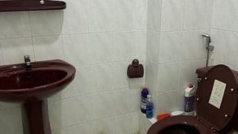 Nhà còn 1 phòng cho thuê ,giá rẻ , phòng đẹp : 24m2