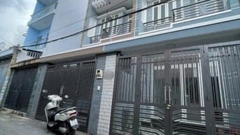 Nhà 3 tầng mái đúc 4 phòng ngủ siêu thoáng mát, sân trước sau, ngay ch