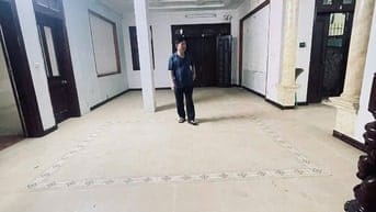 CC Mời thuê Bt Văn Cao-giáp Hồ Tây 170m2x4,5t Oto sân vườn.