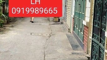 Bán nhà ngõ 32 Hào Nam, cách mặt đường Hào Nam 10m DT 52Mx 3 tầng 