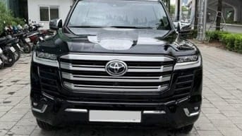 Bán Toyota Land Cruiser LC300, đăng ký 2025, xe mới 99%.