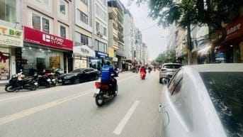 Hạ chào 15 tỷ, mặt phố Trung Phụng hàng xóm Xã Đàn, Dt 100m2, 8t, 7m.