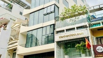 ( HÓT ) Bán nhà MT Sầm Sơn,5x22m,5 Tầng,HĐ thuê 50tr/tháng,giá: 23 tỷ
