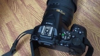 Hà nội bán Nikon d5600+len 18-140 mới tình chính hãng