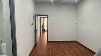 Cho thuê nhà nguyên căn hẻm 3m cách MT NDD 4 căn 3.1x15m, 1 lầu, 2PN