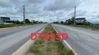 Cần tiền bán gấp lô đất kế bên DT 823D
