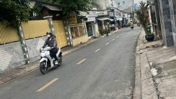 Cho thuê nhà mặt tiền (ngang 11m) đường số 6, gần Bệnh Viện Tp Thủ Đức