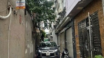Chính chủ bán nhà 562.28 Lĩnh Nam , ngõ thông ô tô qua nhà 