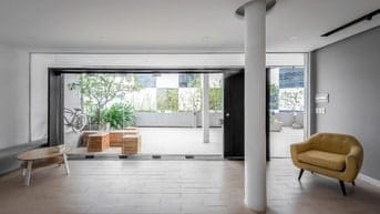 Cho thuê văn phòng không gian mở có sân vườn, thiết kế hiện đại.