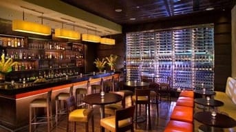 Cực rẻ 70tr MBKD mặt phố khu Hàng Bài DTSD 500m có sân