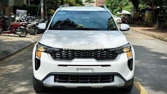 Kia Sonet 2025 Deluxe 1.5 AT - 3000 km