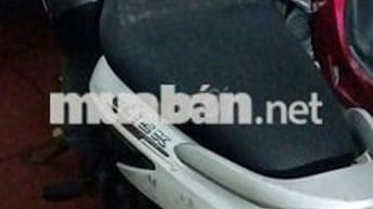 Xe honda tay ga click chỉ cần đổ xăng là chạy