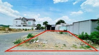 CÔ CHÚ LỚN TUỔI MUỐN BÁN LÔ ĐẤT 2MT 210M2 SHR Ở TT CỦ CHI GIÁ 380TR